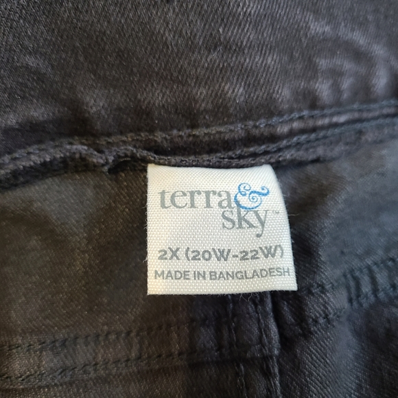 Terra & Sky Woman's Relaxed Fit Straight Leg Jeans,Size: 2X (20- 22)Color: Black - Picture 7 of 14